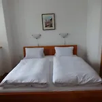 U Janatu S Ubytovanim * Čestín