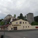 U Janatu S Ubytovanim Čestín