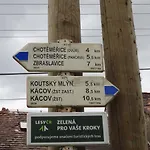 Fogadó U Janatu S Ubytovanim Čestín