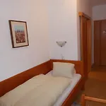 U Janatu S Ubytovanim Čestín