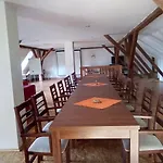 Fogadó U Janatu S Ubytovanim Čestín