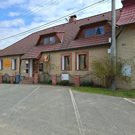 Inn U Janatu S Ubytovanim Cestin
