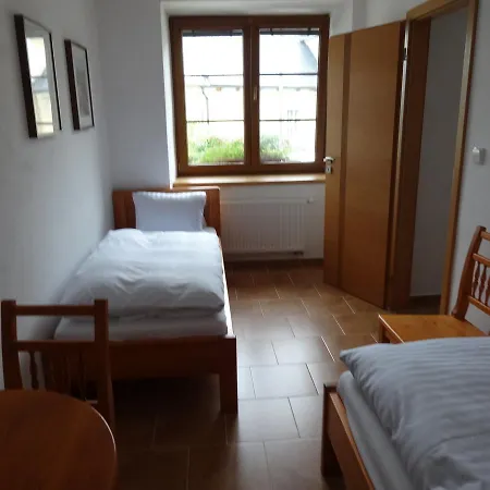 U Janatů S Ubytováním Cestin