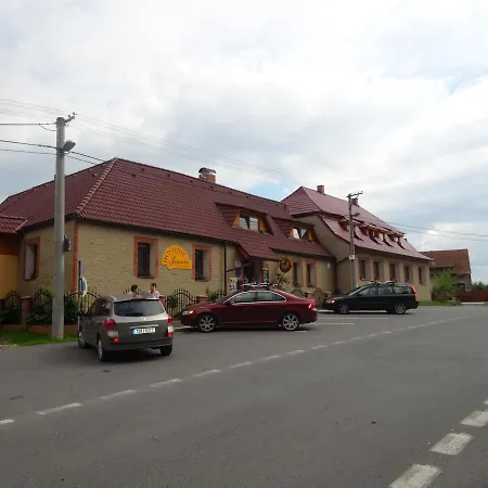 U Janatů S Ubytováním * Cestin
