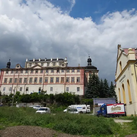 U Janatu S Ubytovanim Mini-hôtel Cestin