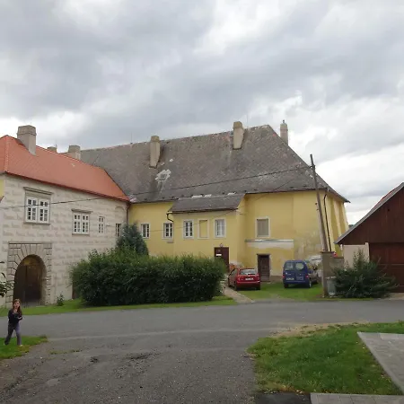 U Janatů S Ubytováním *